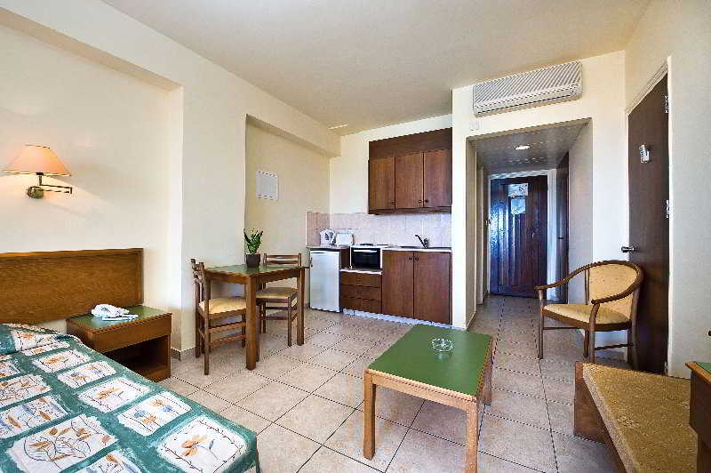 Ramada Hotel & Suites By Wyndham Ayia Napa Eksteriør billede