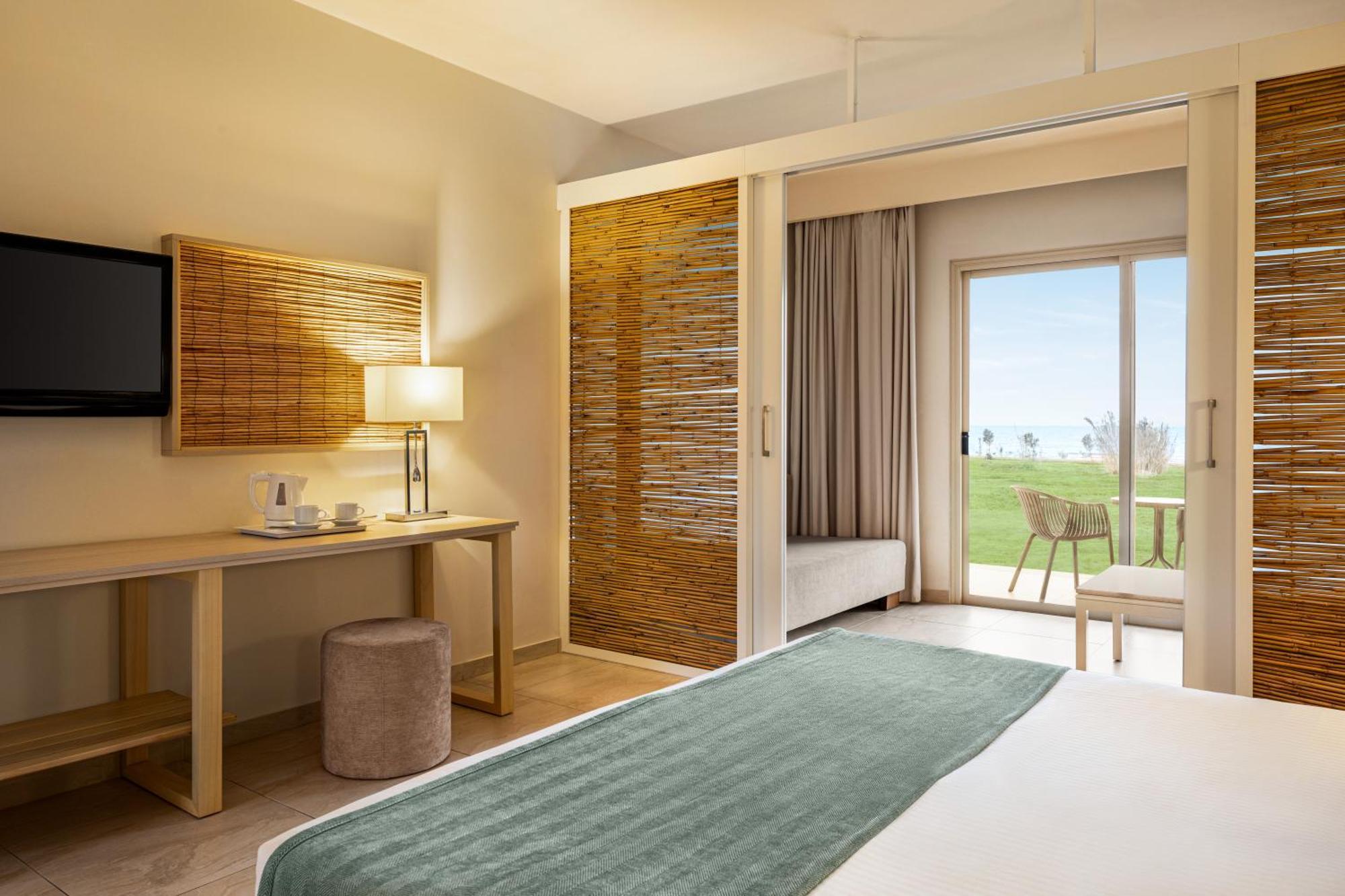 Ramada Hotel & Suites By Wyndham Ayia Napa Eksteriør billede