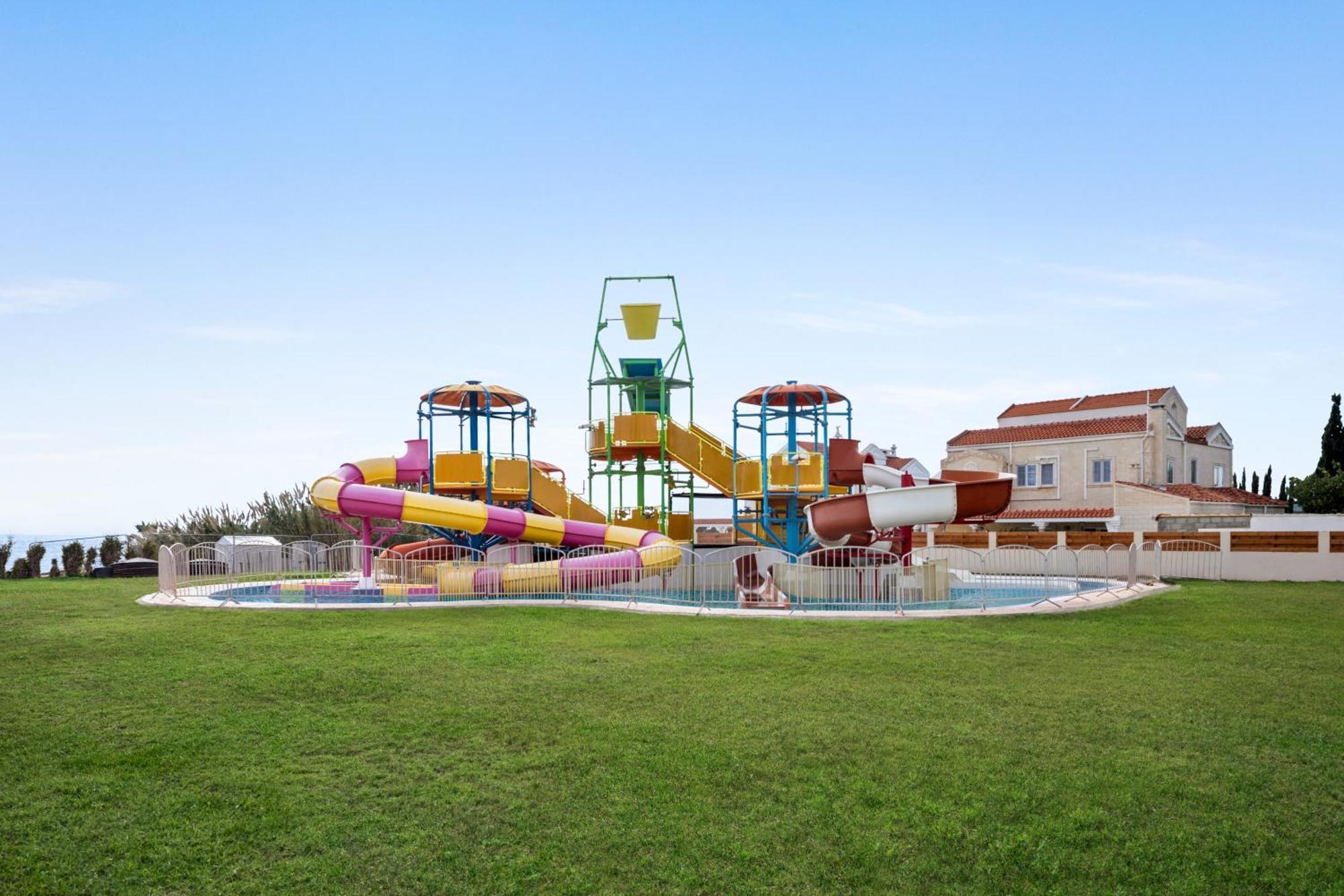 Ramada Hotel & Suites By Wyndham Ayia Napa Eksteriør billede